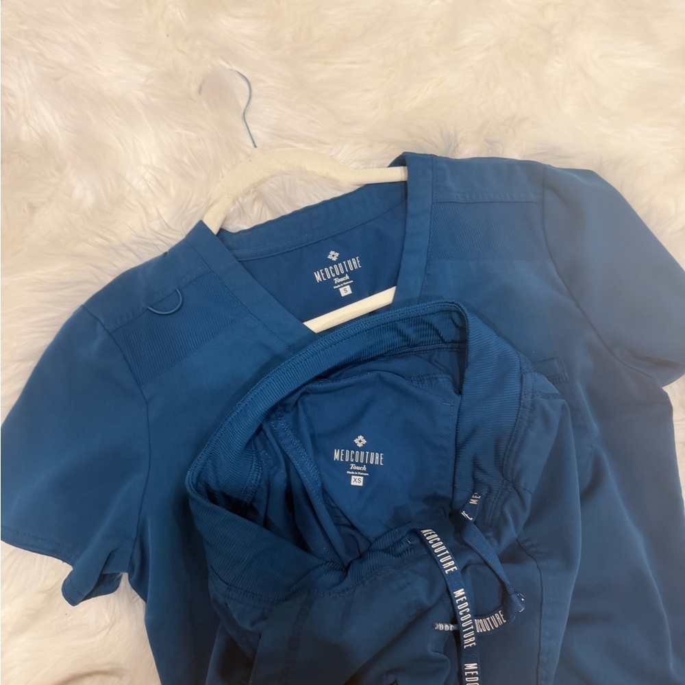 Med Couture Women’s Scrub Joggers and Top - Caribbean blue - Picture 2 of 3